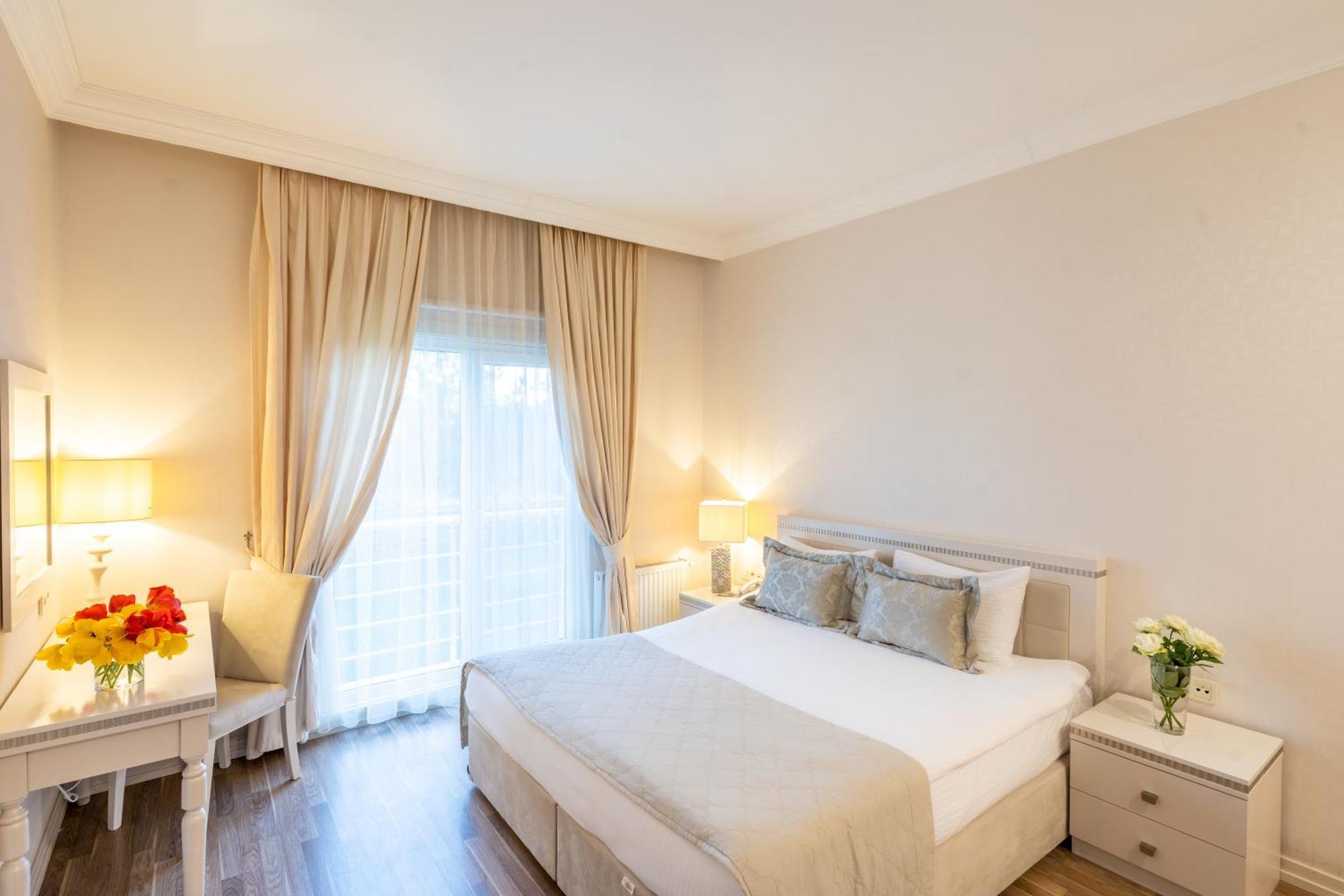 Отель Qafqaz Riverside Габала Экстерьер фото A bedroom at the hotel