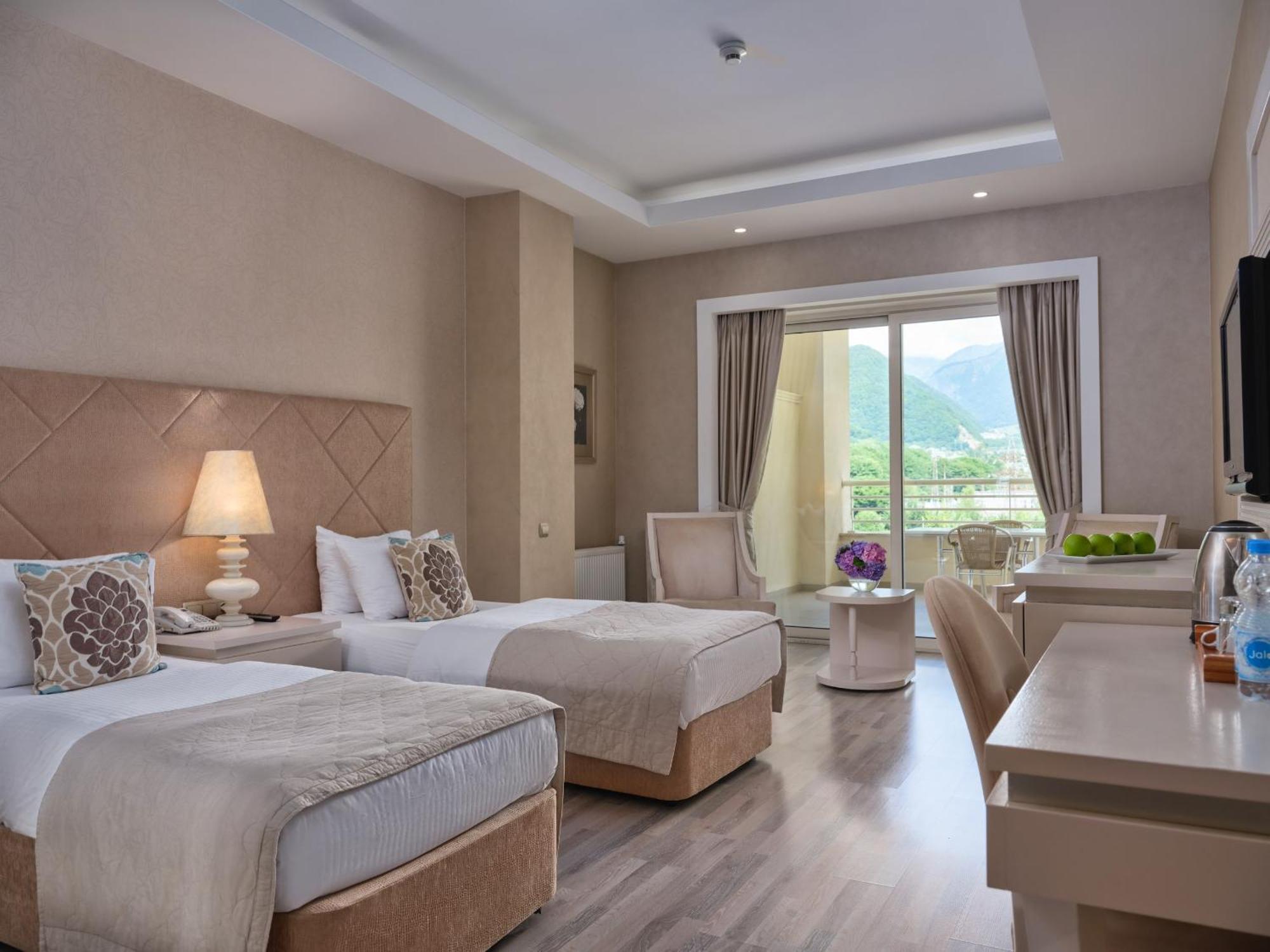 Отель Qafqaz Riverside Габала Экстерьер фото Deluxe Room
