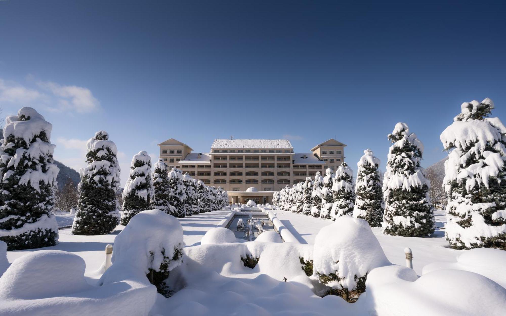 Отель Qafqaz Riverside Габала Экстерьер фото The Omni Grove Park Inn